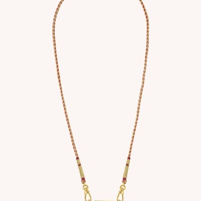 Colar dourado com pedras coloridas e cordão trançado vermelho e dourado