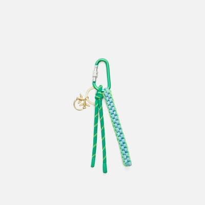 Chaveiro com mosquetão verde, cordões e pendentes de pássaros