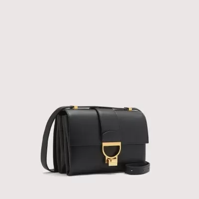 Bolsa de ombro preta em pele com fecho dourado