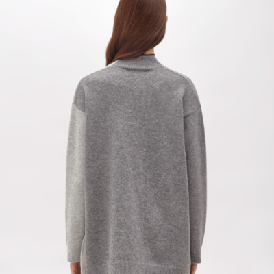 Camisola cinzenta de malha em dois tons, vista de costas