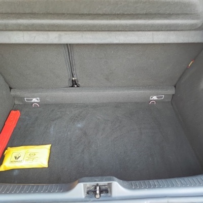 Mala de carro com carpete cinzenta, triângulo vermelho e saco amarelo RENAULT