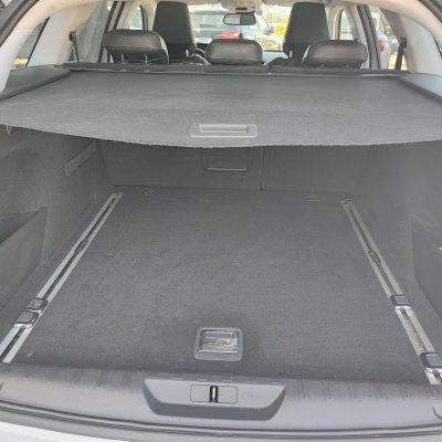 Mala de carga de carro revestida a tecido cinza e tampa preta