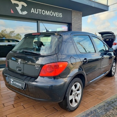 Carro Peugeot 307 cinza escuro 5 portas em loja RC AUTOMÓVEIS