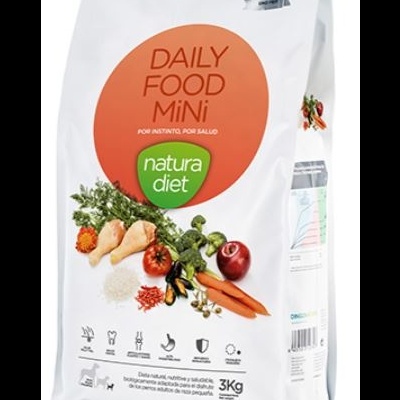 Embalagem branca de ração Daily Food Mini Natura Diet 3 Kg com imagens de ingredientes e textos informativos