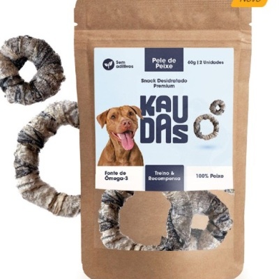 Pacote de snacks desidratados de pele de peixe para cães KAUDAS com várias unidades visíveis