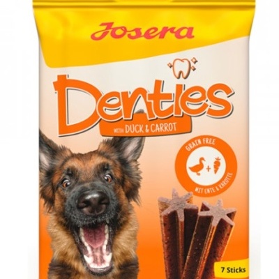 Embalagem amarela e branca de snacks para cães Josera Denties com imagem de cão