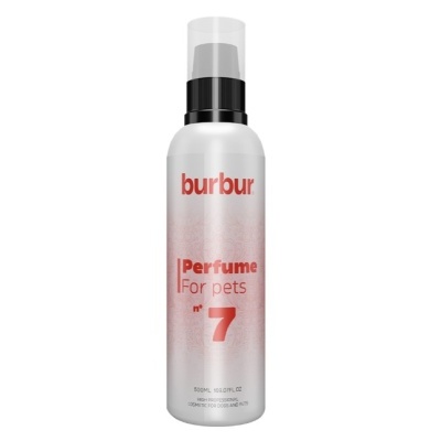Frasco branco de perfume para animais com texto em vermelho e tampa transparente