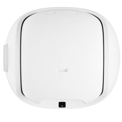 Aparelho electrónico branco com formato quadrado arredondado e uma tecla preta