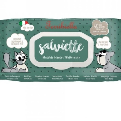 Pacote verde de lenços húmidos Femibella com padrão de corações e texto em italiano.