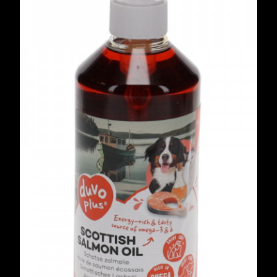 Frasco de óleo de salmão escocês com rótulo e tampa bomba branca