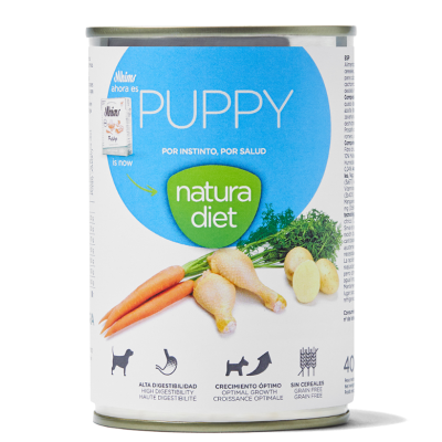 Lata de alimento húmido para cachorros com rótulo branco e azul e imagens de ingredientes