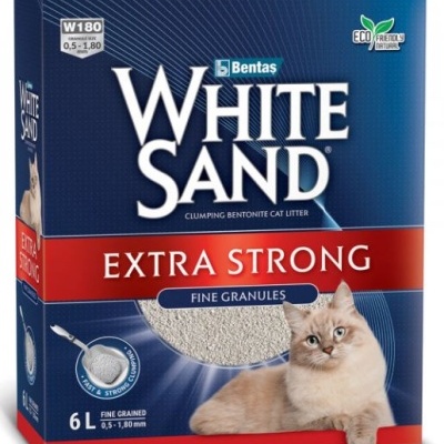 Pacote de areia para gatos White Sand Extra Strong azul e vermelho com gato e texto
