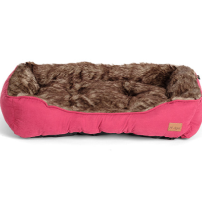 Cama para cão rosa com interior peludo castanho