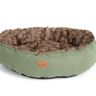 Cama para animais oval verde com interior de pelo castanho
