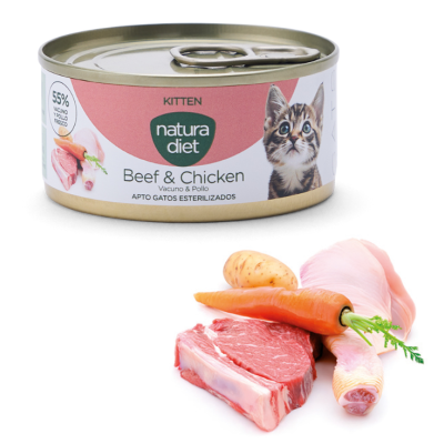 Lata de comida húmida para gatos natura diet Beef & Chicken com ingredientes frescos ao lado
