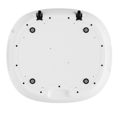 Base oval branca de plástico com rodízios e furos pequenos