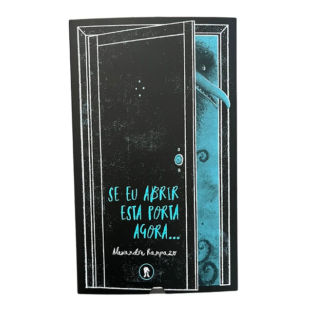 Se eu abrir esta porta agora... | The Poets and Dragons Society Livro com capa preta e texto azul e branco com uma porta entreaberta