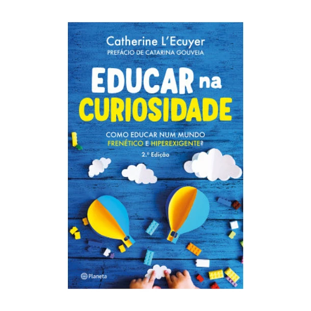 Educar na Curiosidade | Planeta Capa de livro Educar na Curiosidade com fundo azul e balões coloridos
