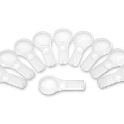 Colheres medidoras brancas de plástico em leque