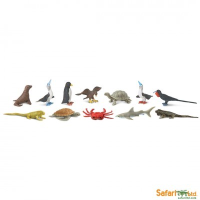 Conjunto de figuras de animais marinhos e aves em plástico sobre fundo branco.