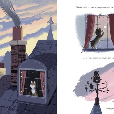 Ilustração noturna de gatinho numa janela com cortinas e luzes, telhados e chaminés ao fundo.