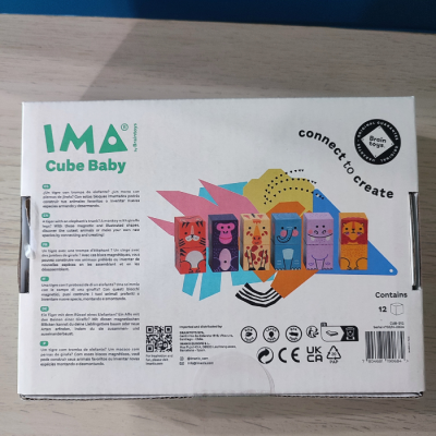 Embalagem branca do brinquedo IMA Cube Baby com ilustração de cubos de madeira coloridos com animais