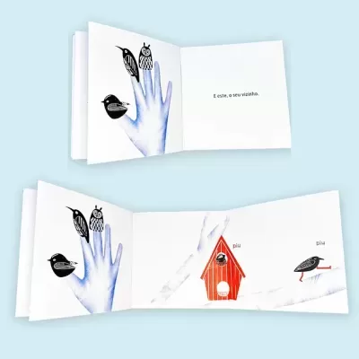 Livro infantil aberto com ilustrações de mão e pássaros em preto, branco e vermelho e texto em português.