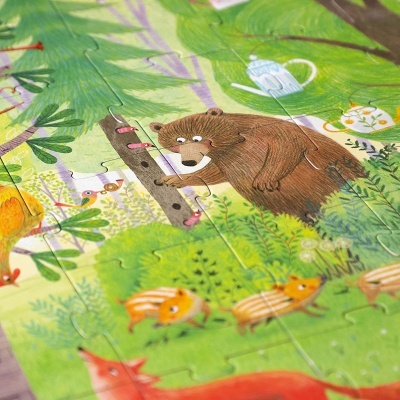 Puzzle infantil com ilustração de floresta e urso castanho a tocar instrumento