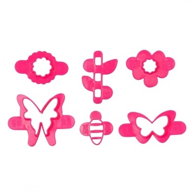 Conjunto de cortadores de plástico cor-de-rosa com formas variadas