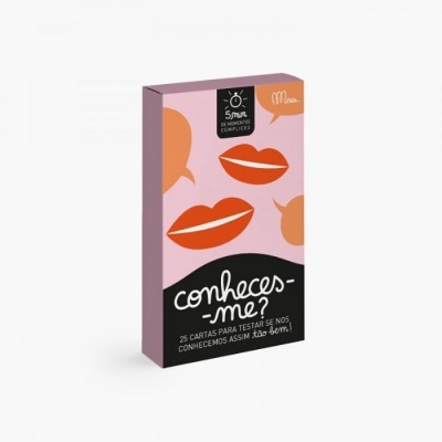 Caixa de cartas 'conheces-me?' com desenho de bocas e balões de fala