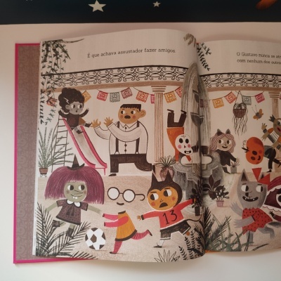 Página ilustrada de livro infantil com crianças caricatas a brincar e texto em português.