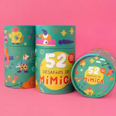 Embalagens cilíndricas verdes com ilustrações coloridas e texto 