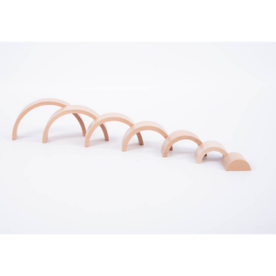 Set de arcos de madeira em vários tamanhos sobre fundo branco