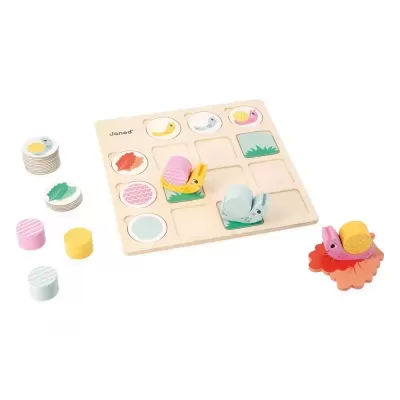 Jogo de madeira para crianças com base e peças coloridas e texturadas