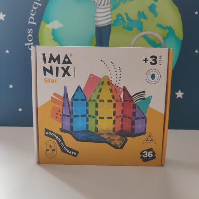 Caixa de jogo IMANIX Star com peças de construção coloridas translúcidas