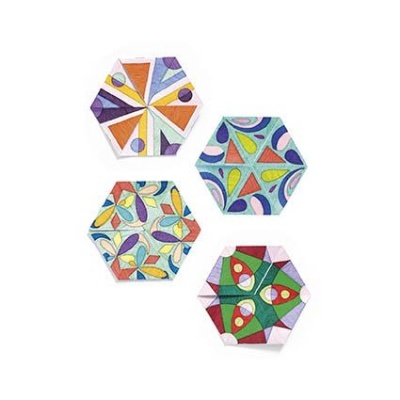 Quatro peças hexagonais com padrões geométricos coloridos