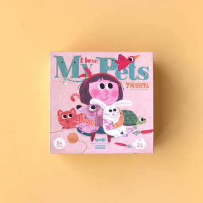 Caixa de puzzle 'I love My Pets' com ilustração de criança e animais, fundo cor de rosa.