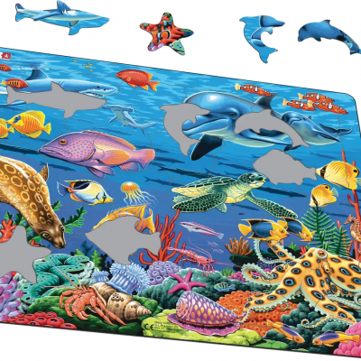 Puzzle infantil colorido com tema marinho e peças em forma de animais do mar
