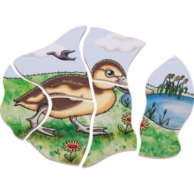 Puzzle de madeira com imagem de pato jovem e paisagem natural