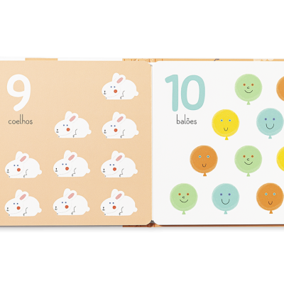Livro infantil aberto com 9 coelhos e 10 balões coloridos