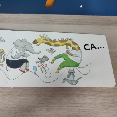 Página de livro infantil com ilustração de animais e texto CA...