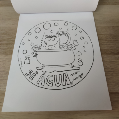 Desenho para colorir de monstro num banho com texto 'SEJÁ AGUA meu amigo'