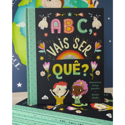 Capa de livro infantil com título ABC, VAIS SER QUÊ? e duas crianças ilustradas