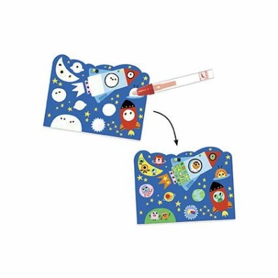 Porta canetas azul com padrão de planetas e foguetes