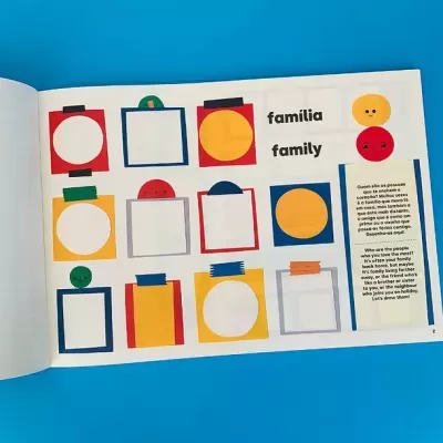 Página de livro infantil com formas geométricas coloridas e texto bilíngue sobre família