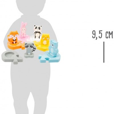 Conjunto colorido de figuras de animais de madeira em peças de puzzle