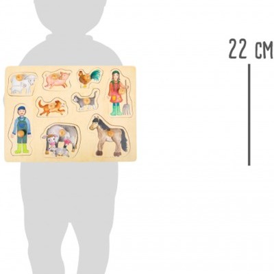 Tabuleiro de encaixe de madeira com figuras de animais e pessoas da fazenda coloridas.
