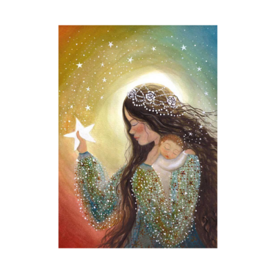 Ilustração de mulher com bebé e estrela numa mão, fundo colorido e estrelas