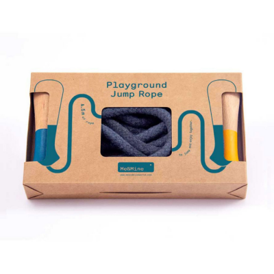 Corda de saltar azul com pegas de madeira em embalagem de cartão