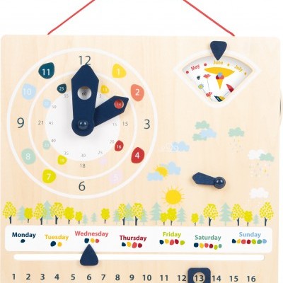 Calendário e relógio educativo de madeira com ponteiros, meses, dias da semana e números.
